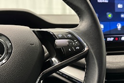 sininen Skoda Enyaq 2023 kuva 16.