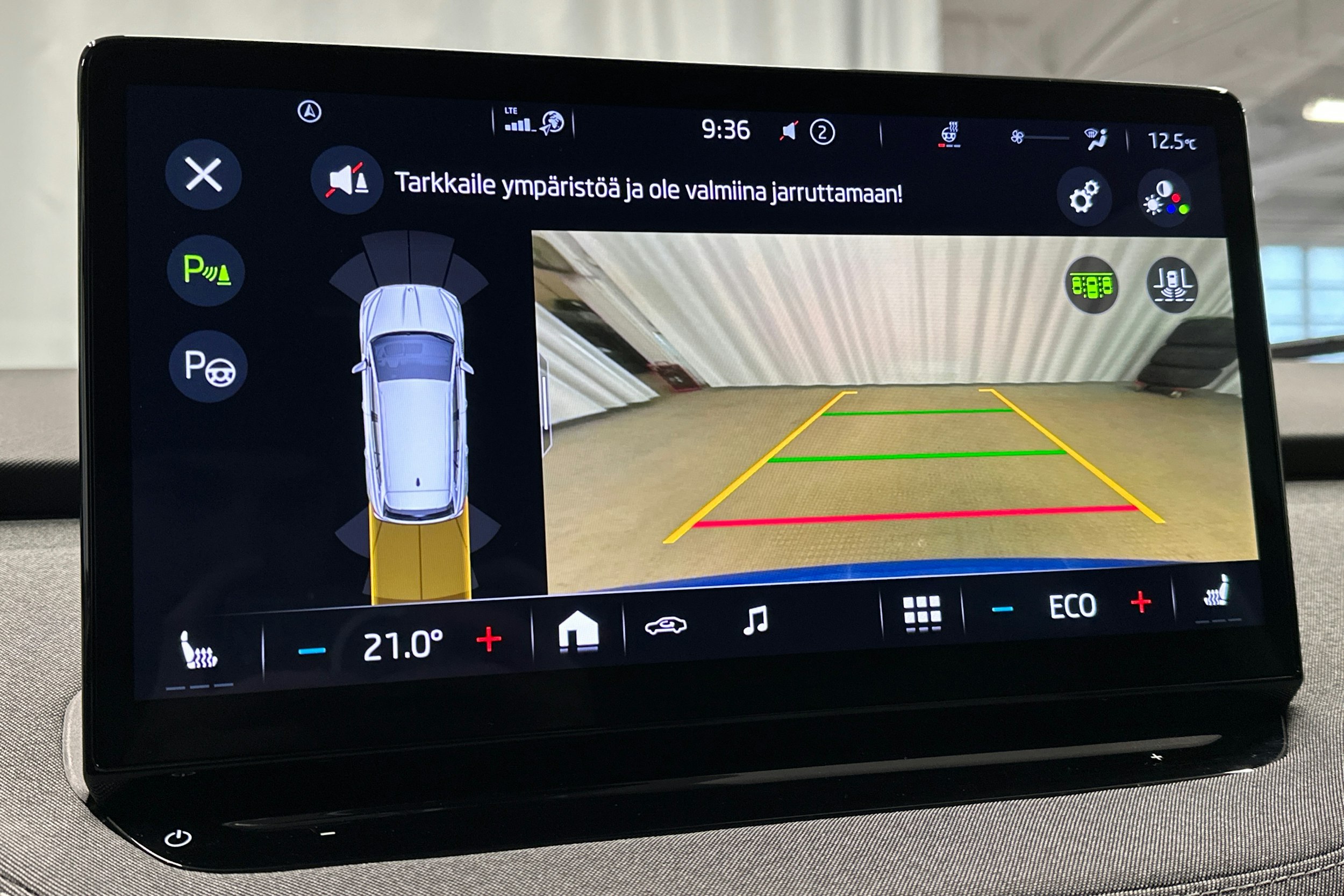 sininen Skoda Enyaq 2023 kuva 25.