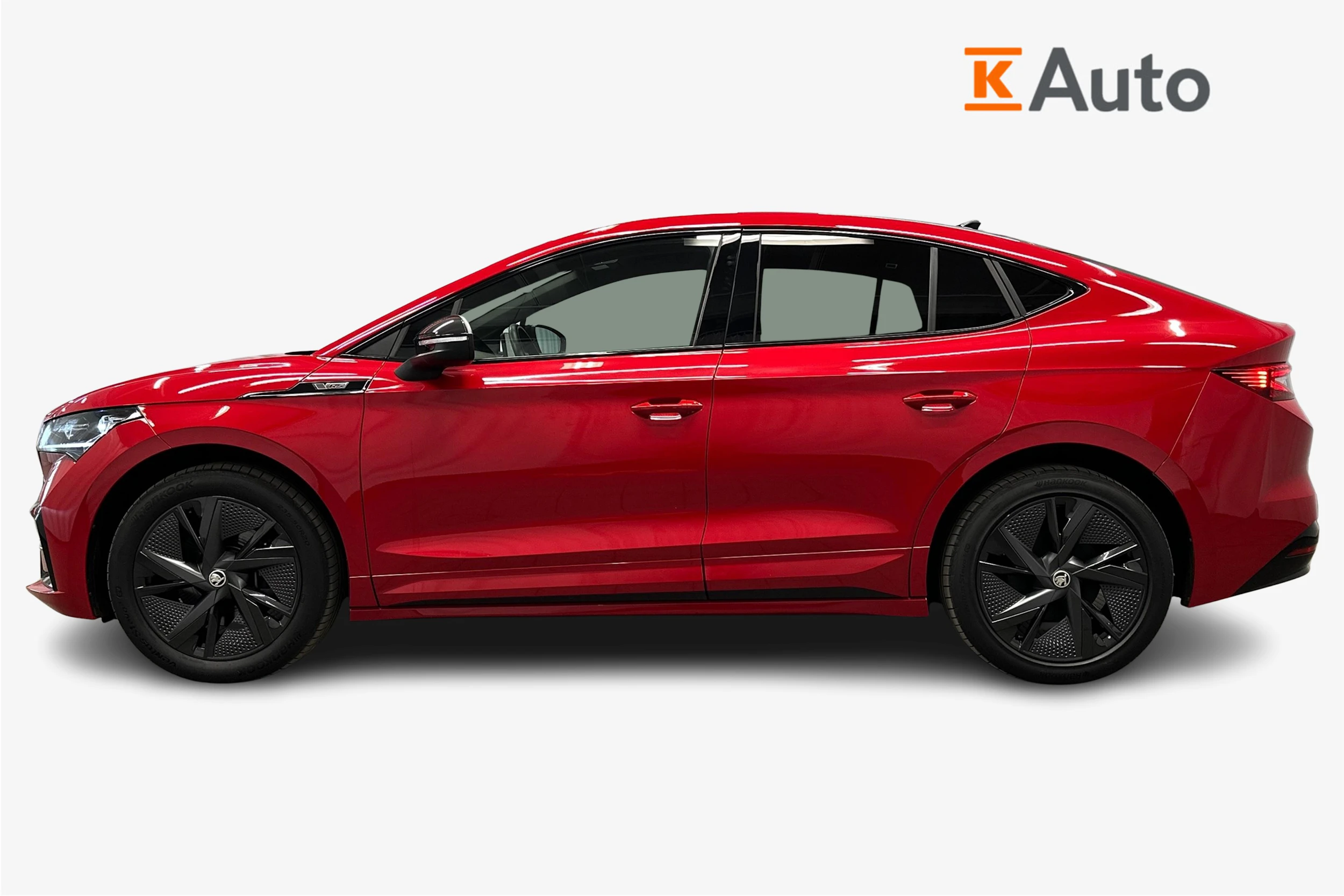 punainen Skoda Enyaq 2023 kuva 7.