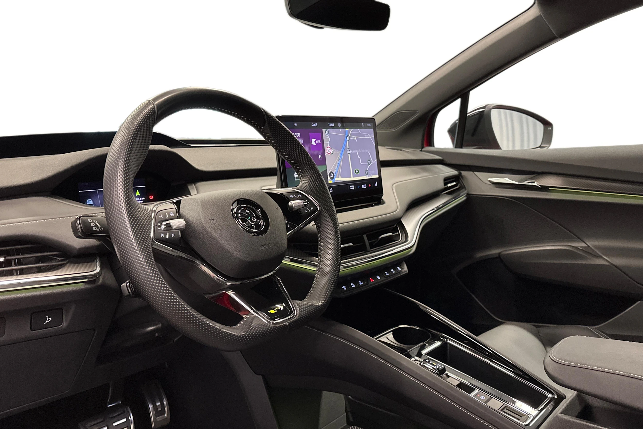 punainen Skoda Enyaq 2023 kuva 8.