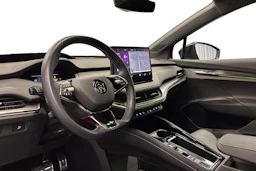 punainen Skoda Enyaq 2023 kuva 8.