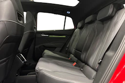 punainen Skoda Enyaq 2023 kuva 11.