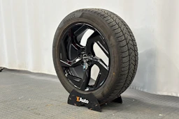 punainen Skoda Enyaq 2023 kuva 13.