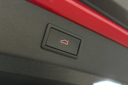punainen Skoda Enyaq 2023 kuva 16.
