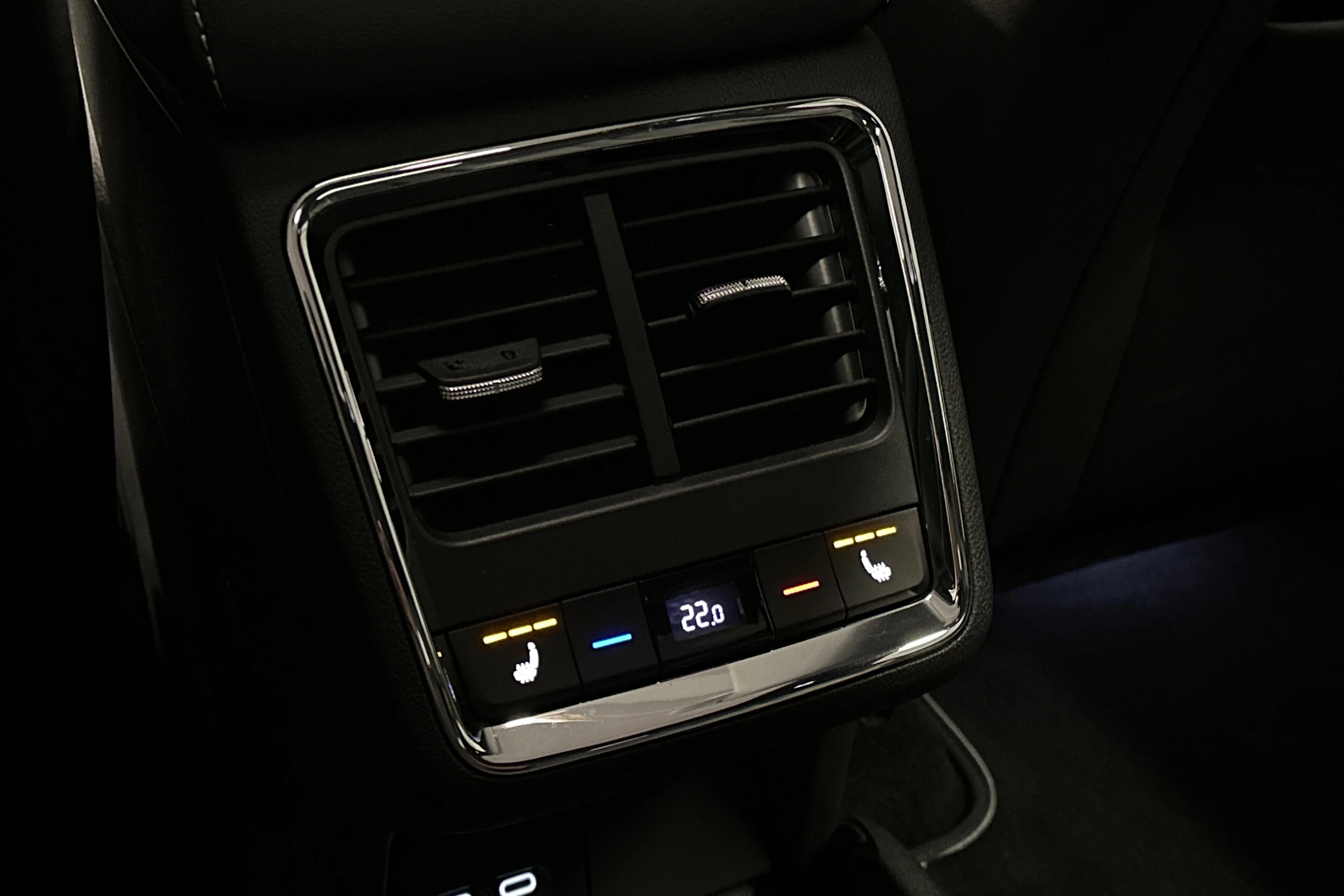 punainen Skoda Enyaq 2023 kuva 18.
