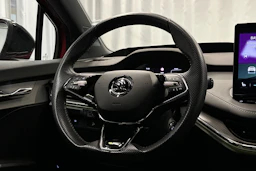 punainen Skoda Enyaq 2023 kuva 22.