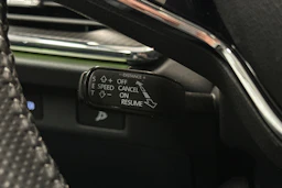 punainen Skoda Enyaq 2023 kuva 25.