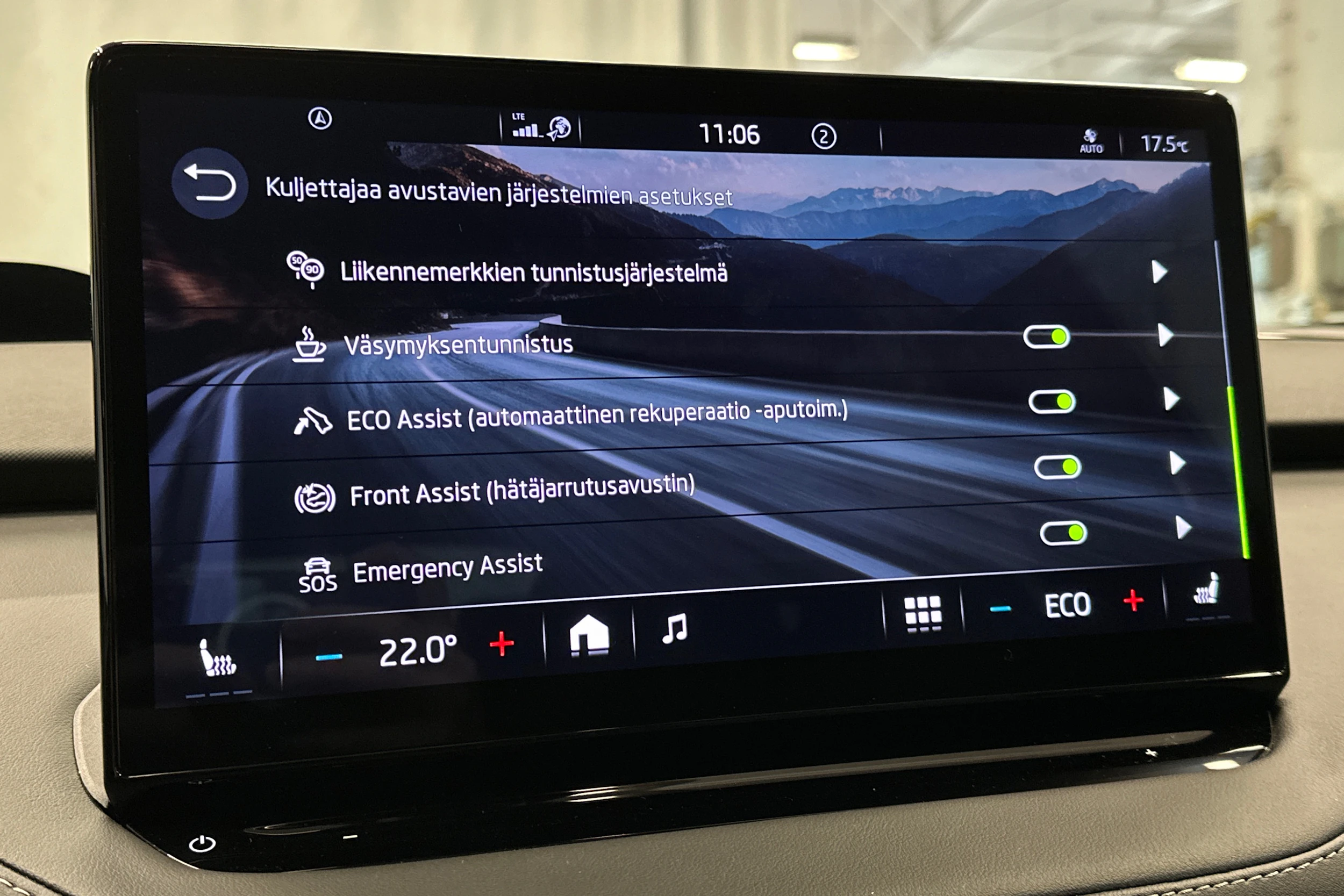 punainen Skoda Enyaq 2023 kuva 30.