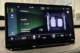punainen Skoda Enyaq 2023 kuva 32.
