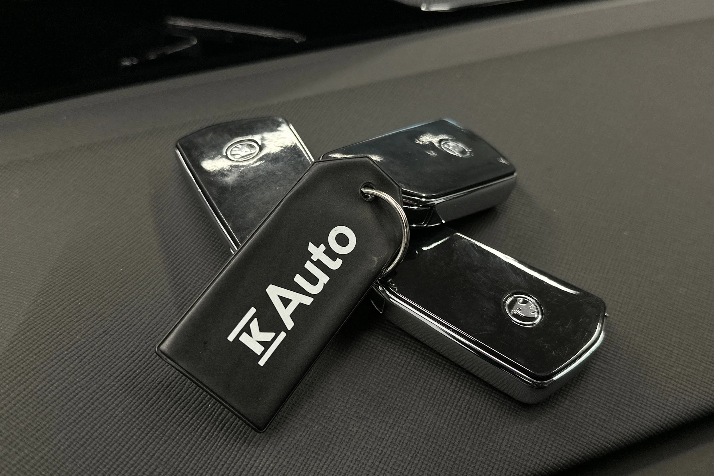 punainen Skoda Enyaq 2023 kuva 39.