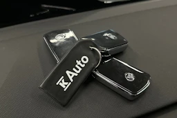 punainen Skoda Enyaq 2023 kuva 39.