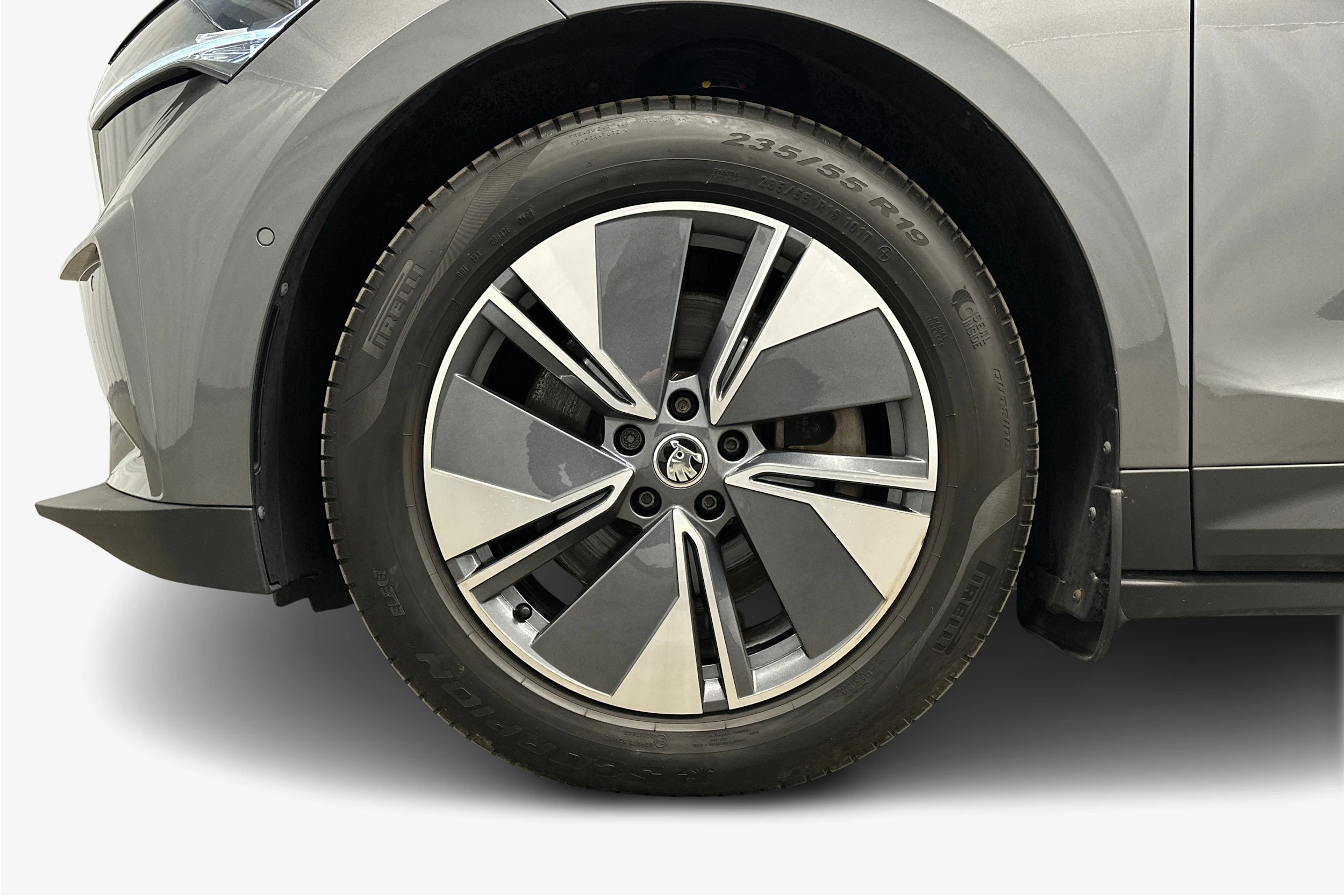 harmaa Skoda Enyaq 2023 kuva 12.