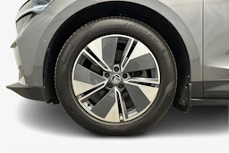 harmaa Skoda Enyaq 2023 kuva 12.