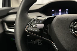 harmaa Skoda Enyaq 2023 kuva 15.