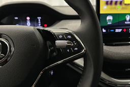 harmaa Skoda Enyaq 2023 kuva 16.