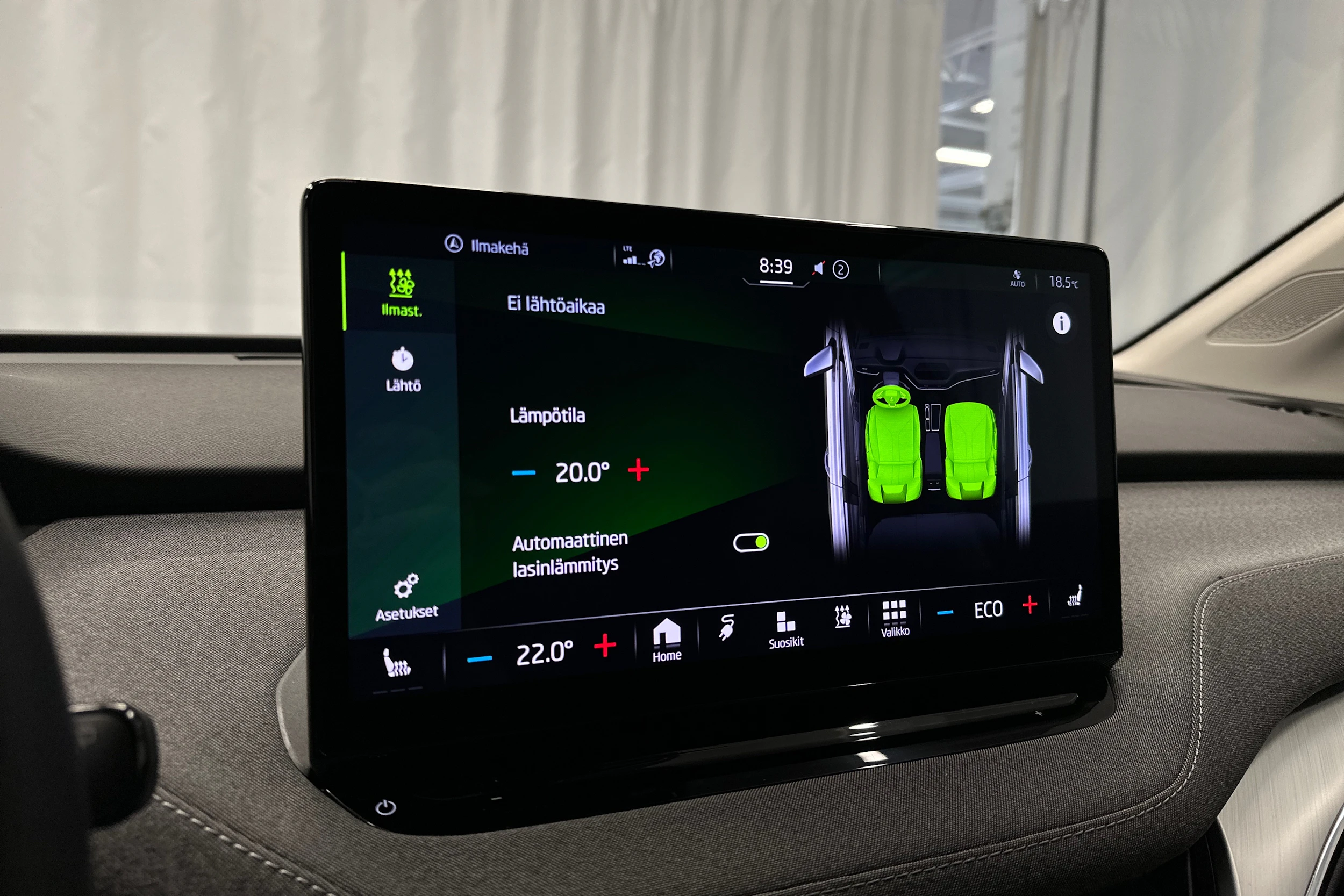 harmaa Skoda Enyaq 2023 kuva 22.