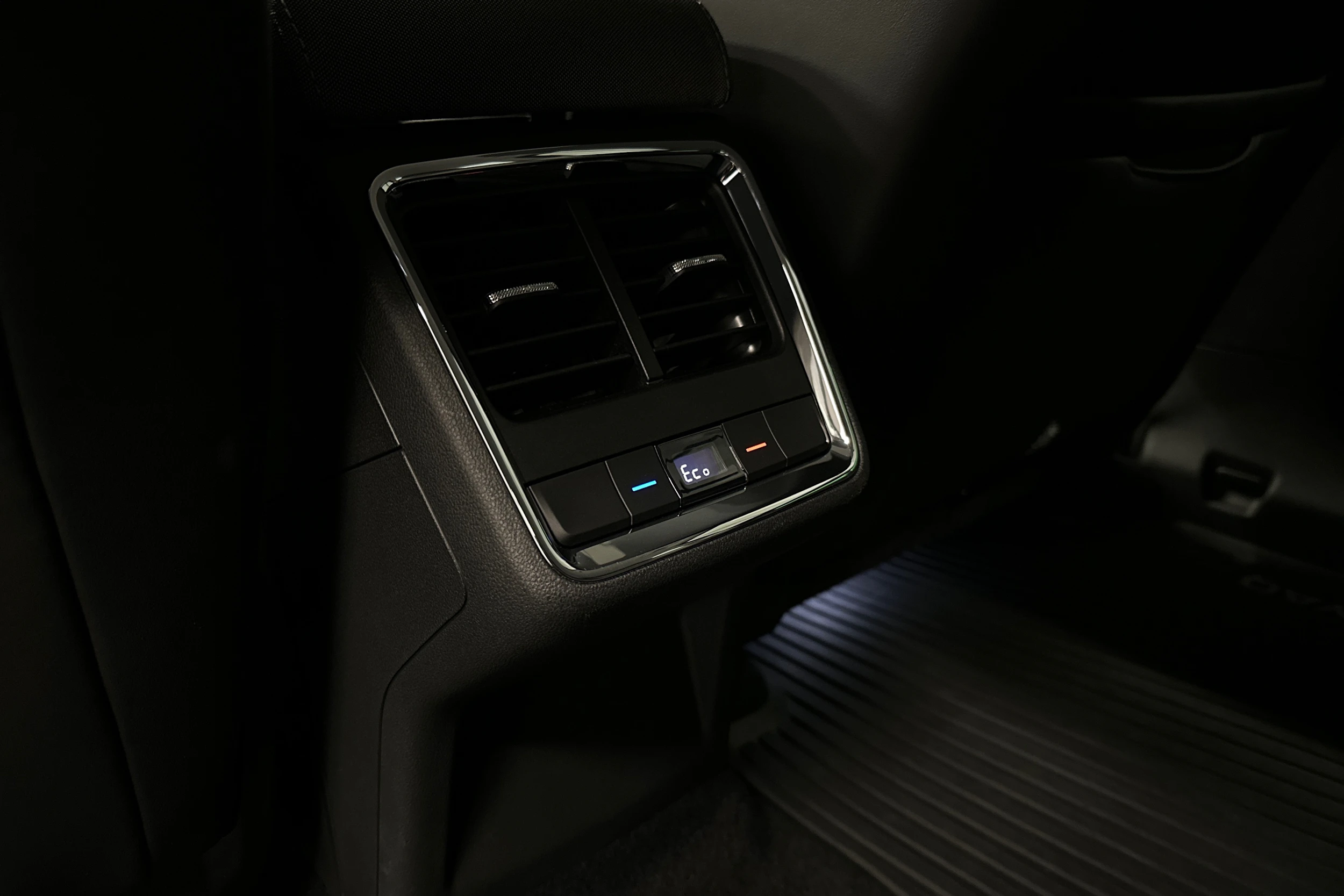 harmaa Skoda Enyaq 2023 kuva 26.