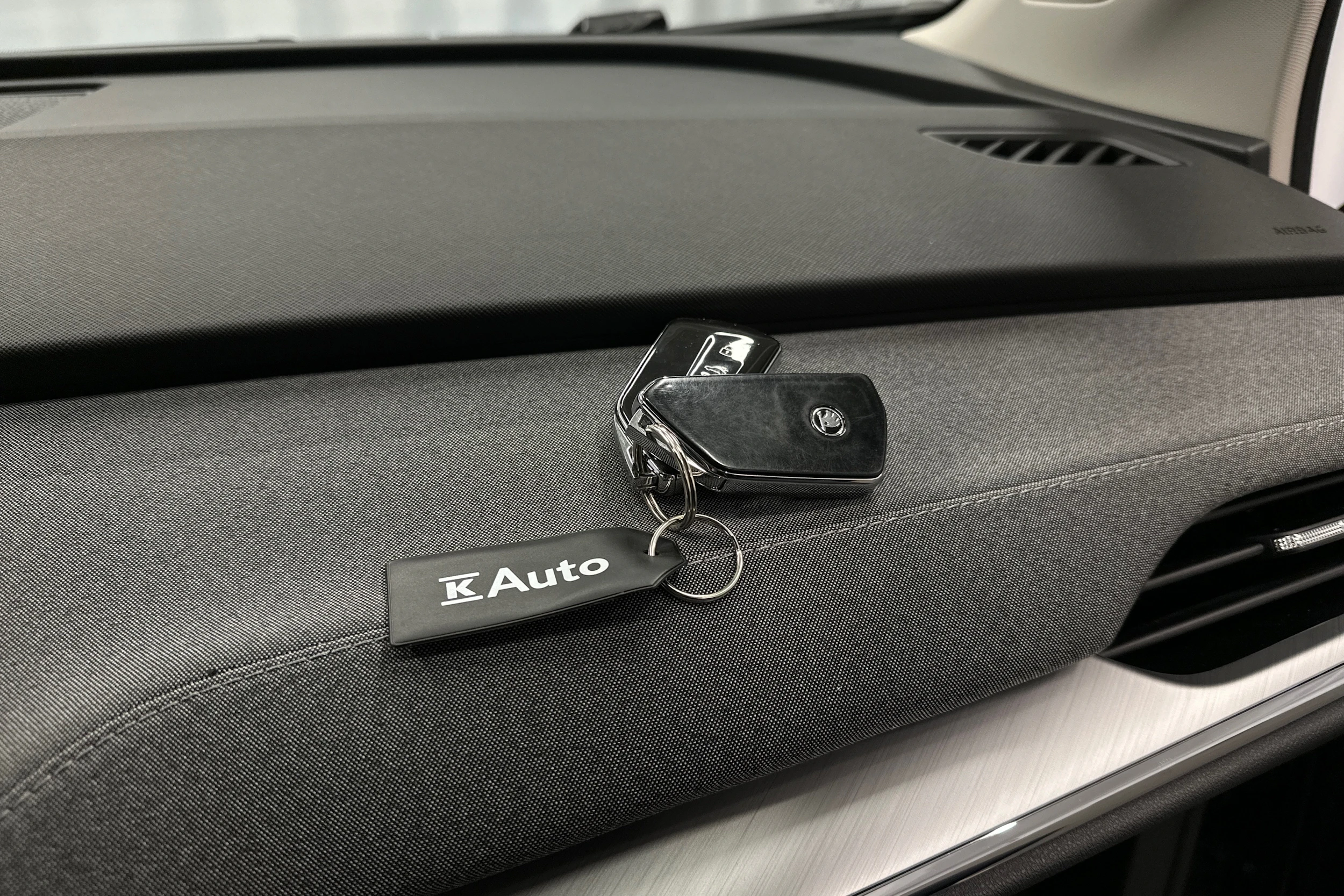 harmaa Skoda Enyaq 2023 kuva 30.