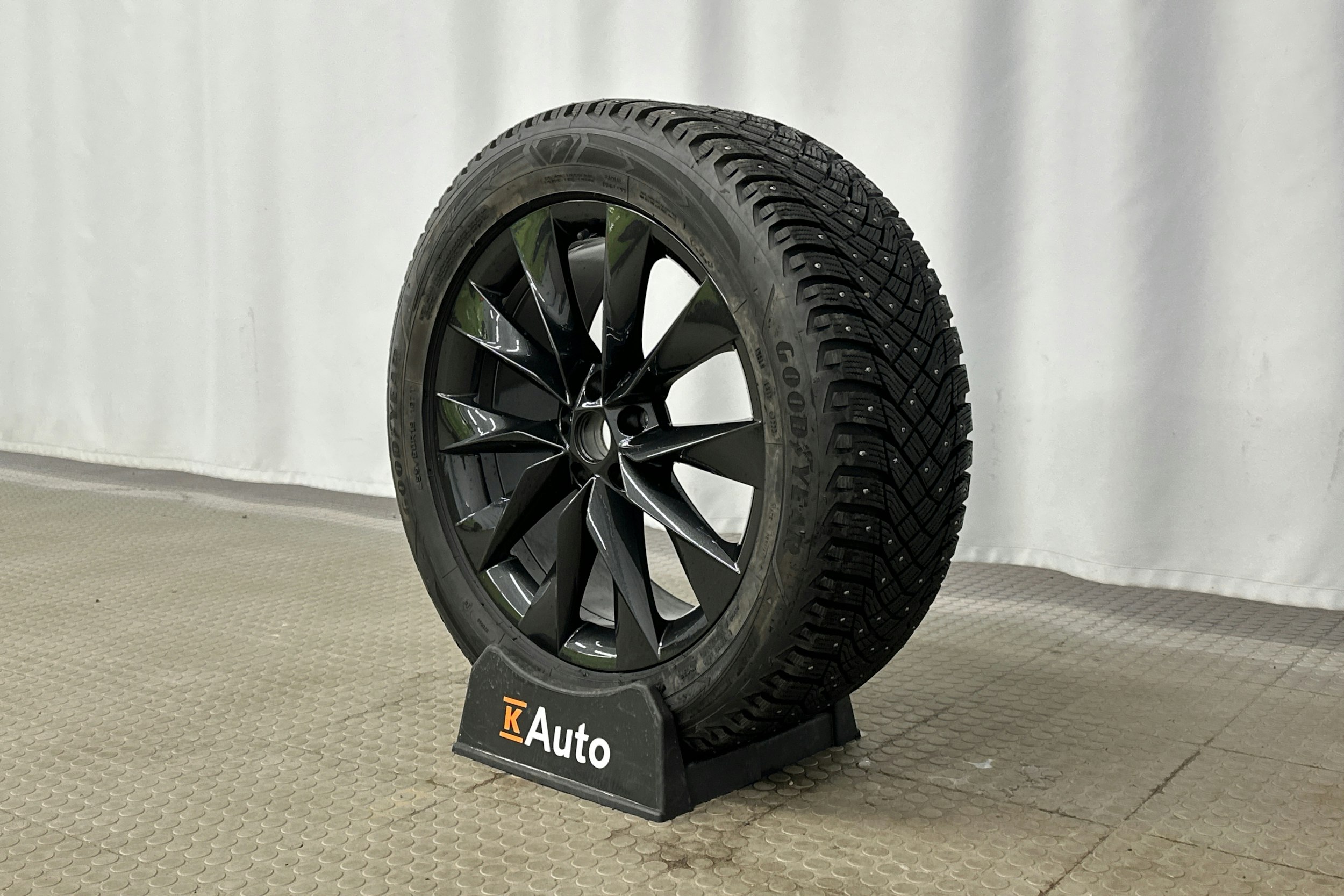 vihreä Skoda Enyaq 2023 kuva 10.