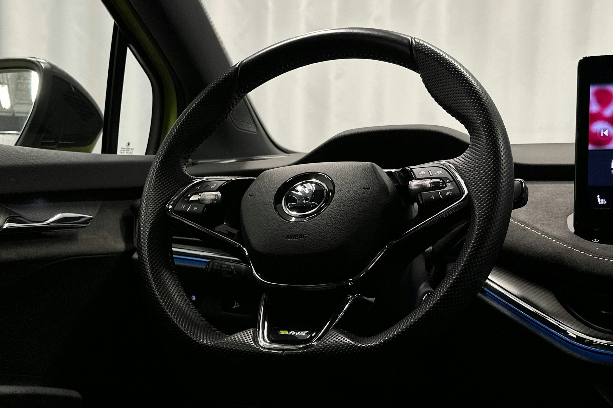 vihreä Skoda Enyaq 2023 kuva 18.