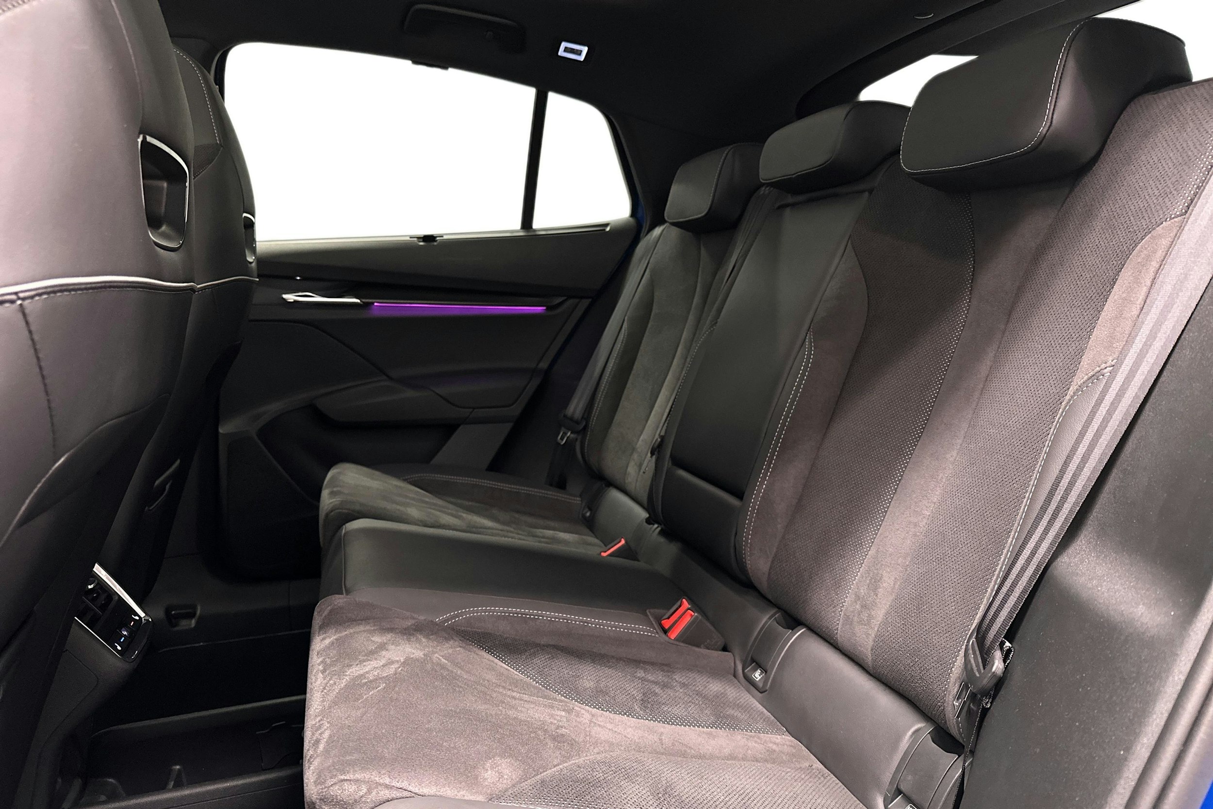 sininen Skoda Enyaq 2023 kuva 8.
