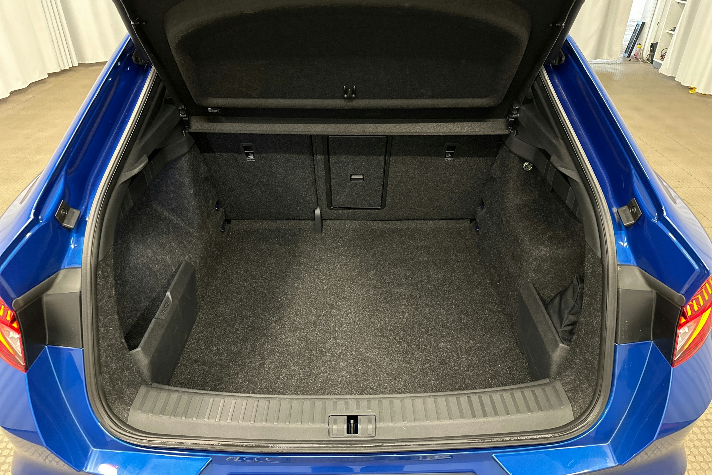 sininen Skoda Enyaq 2023 kuva 11.