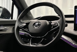 sininen Skoda Enyaq 2023 kuva 17.