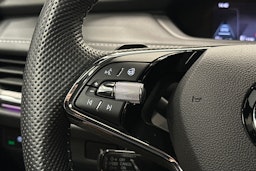 sininen Skoda Enyaq 2023 kuva 18.