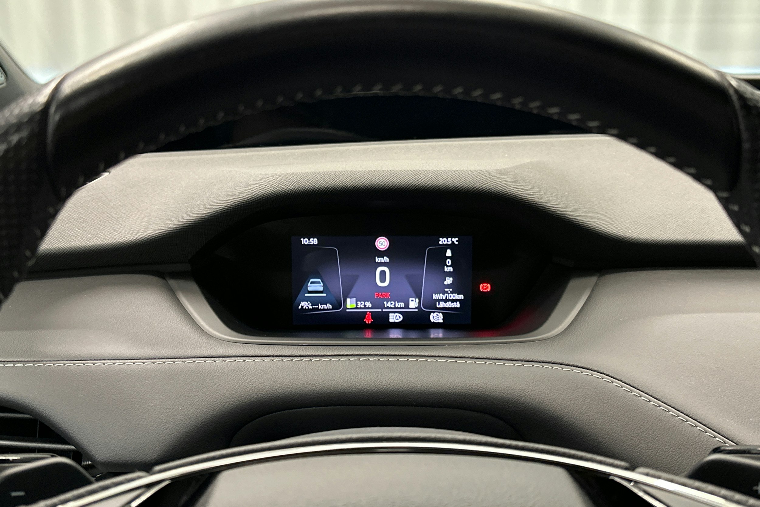 vihreä Skoda Enyaq 2023 kuva 16.