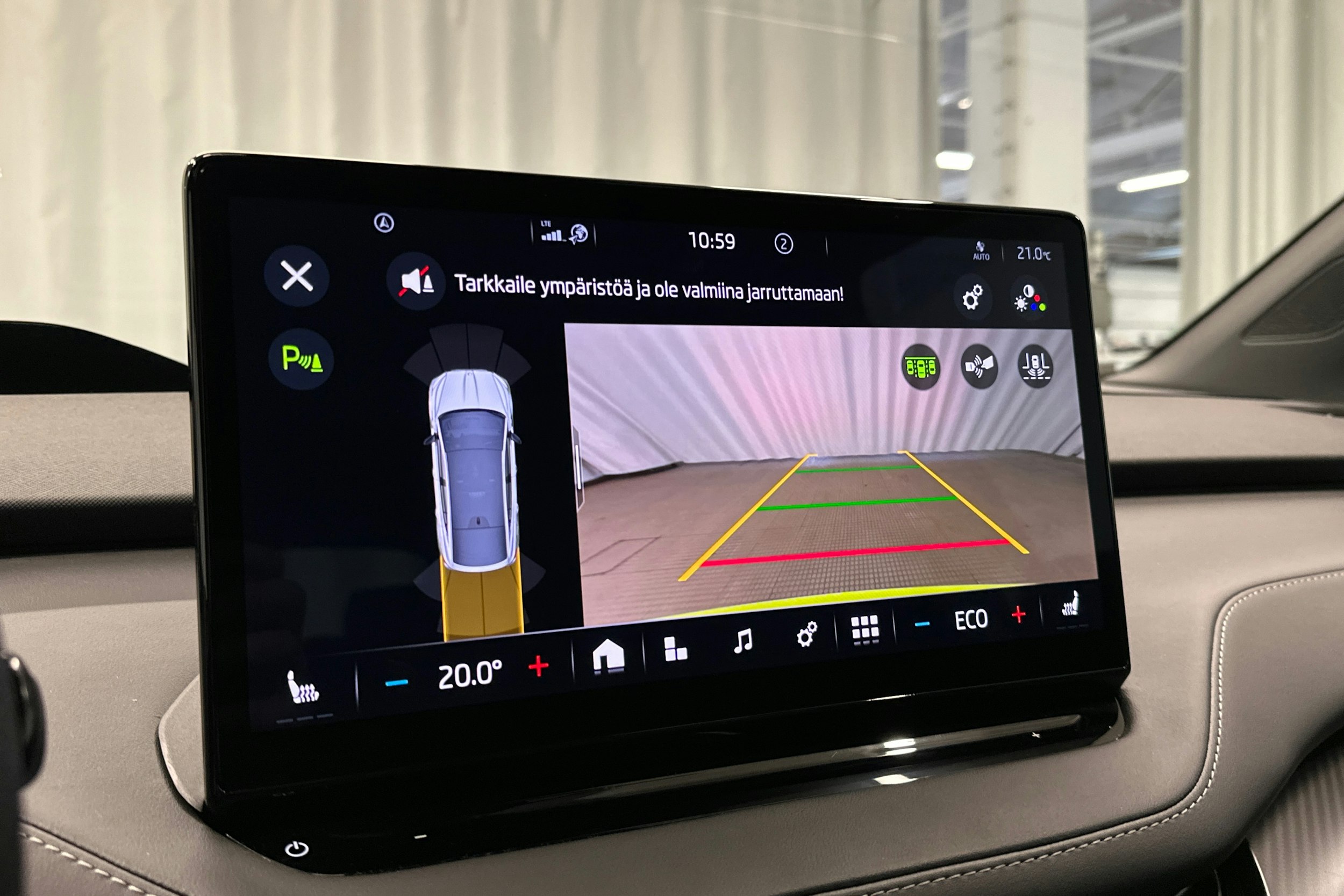 vihreä Skoda Enyaq 2023 kuva 19.