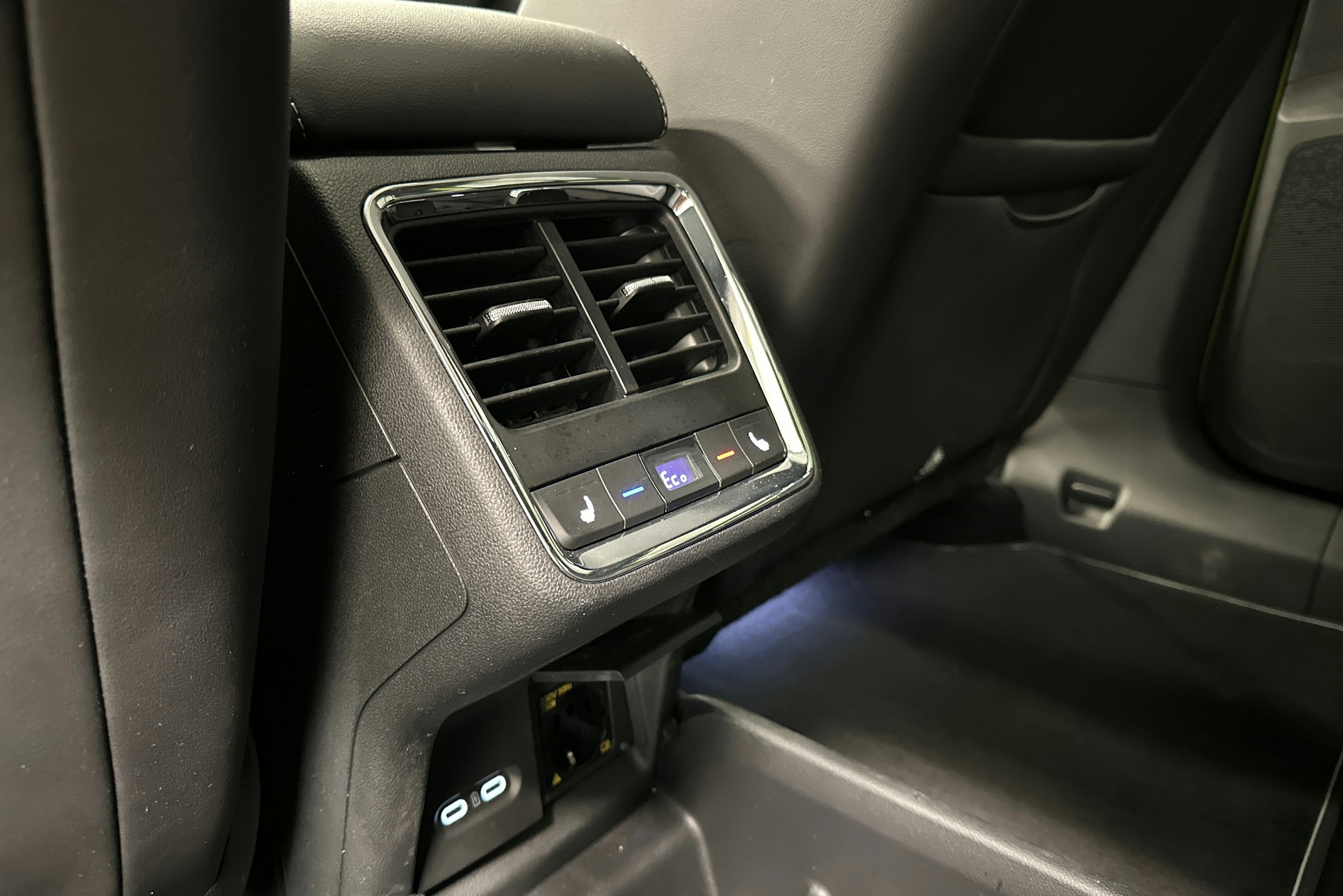 vihreä Skoda Enyaq 2023 kuva 32.