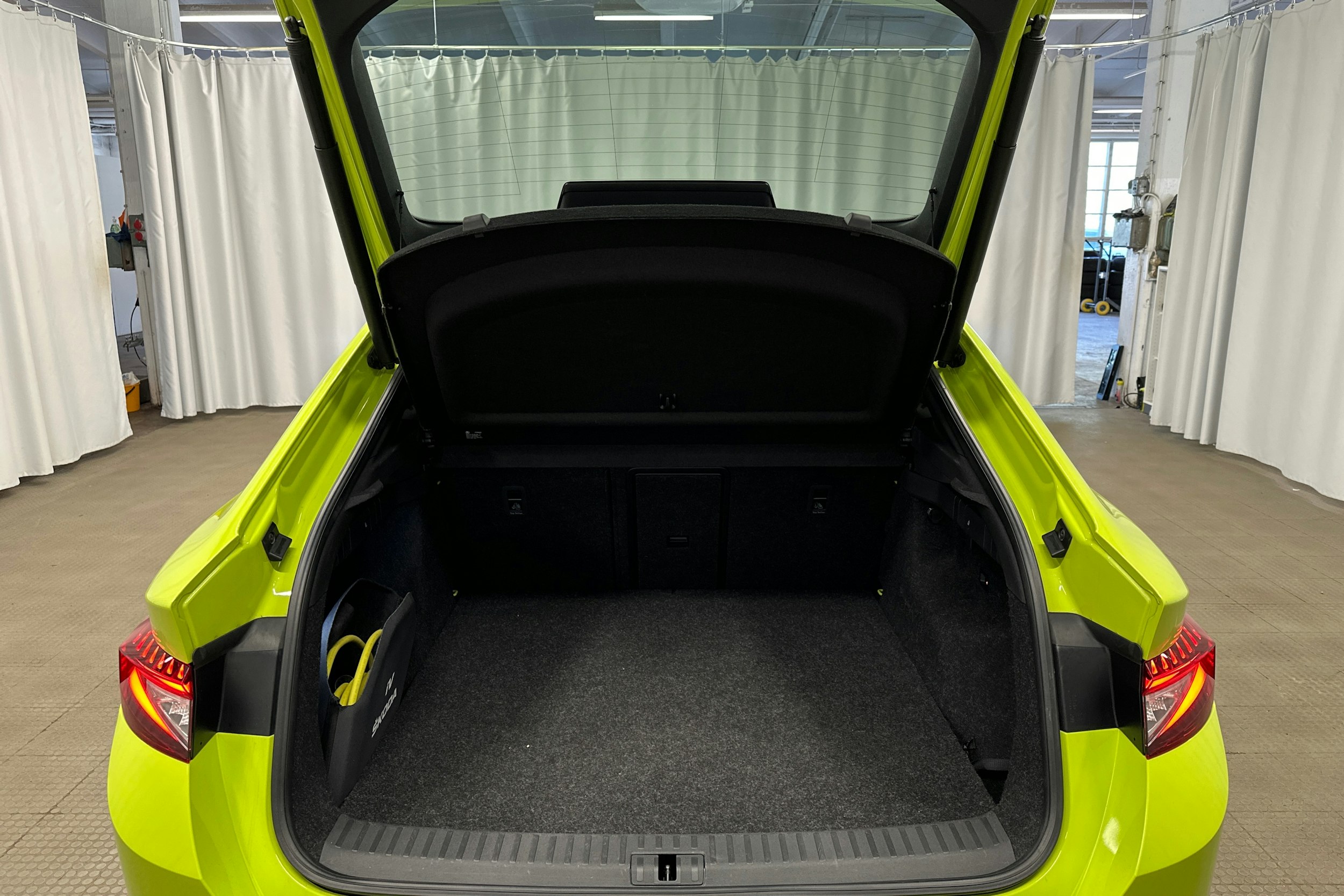 vihreä Skoda Enyaq 2023 kuva 33.