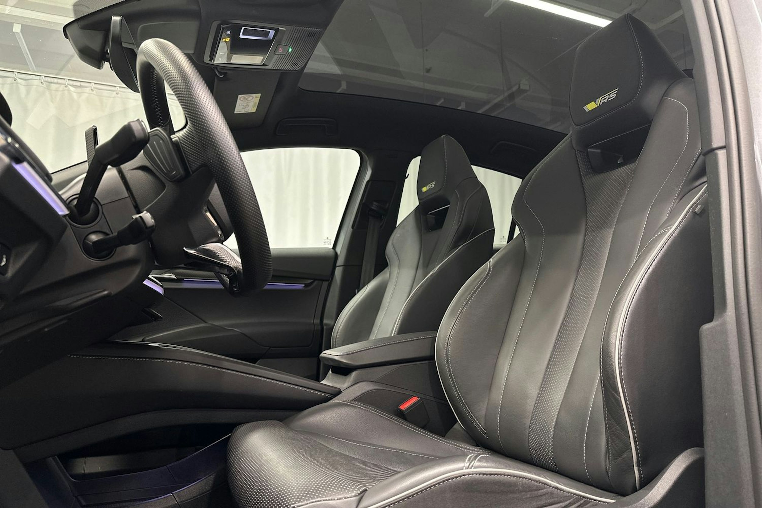 harmaa Skoda Enyaq 2023 kuva 13.