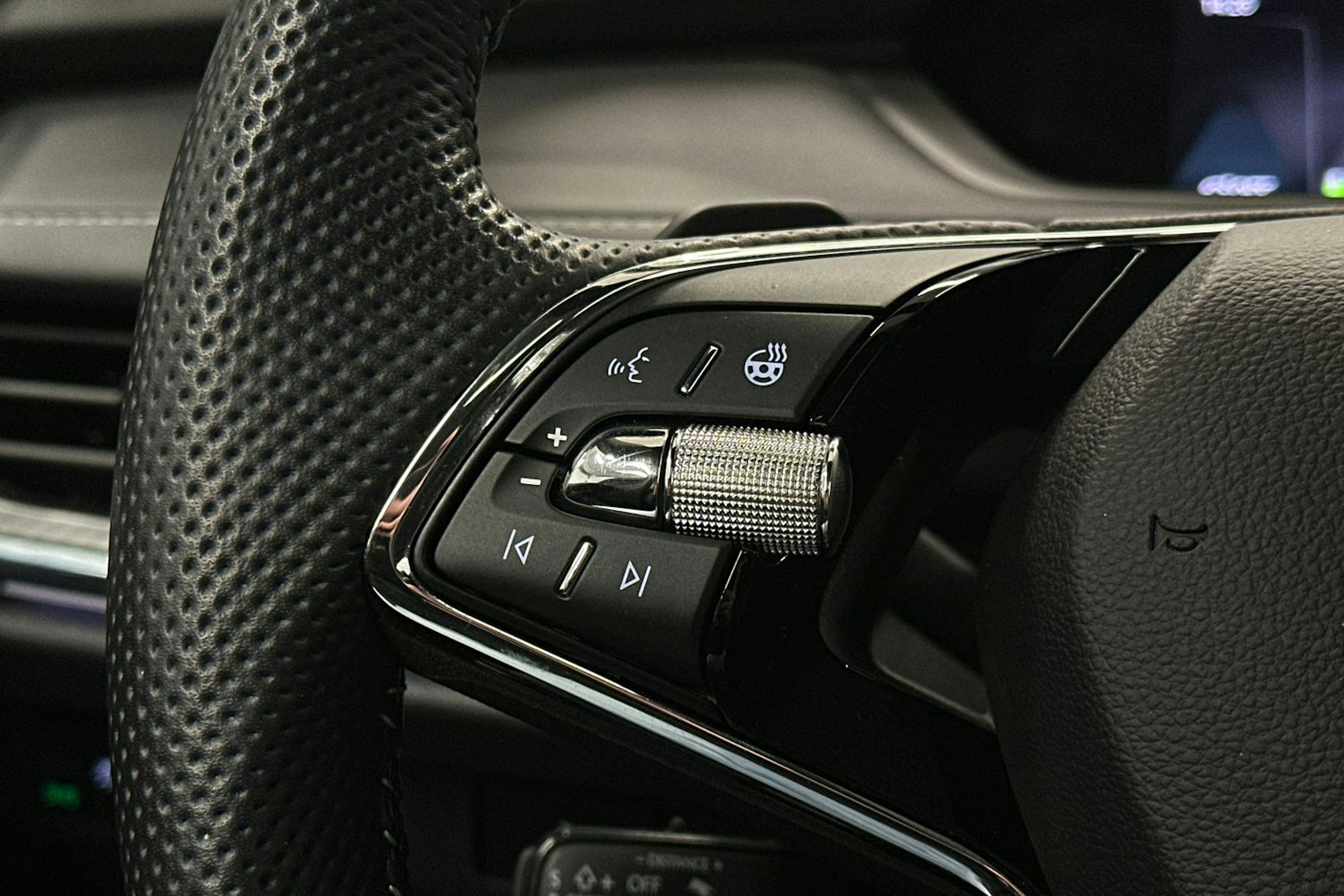 harmaa Skoda Enyaq 2023 kuva 15.