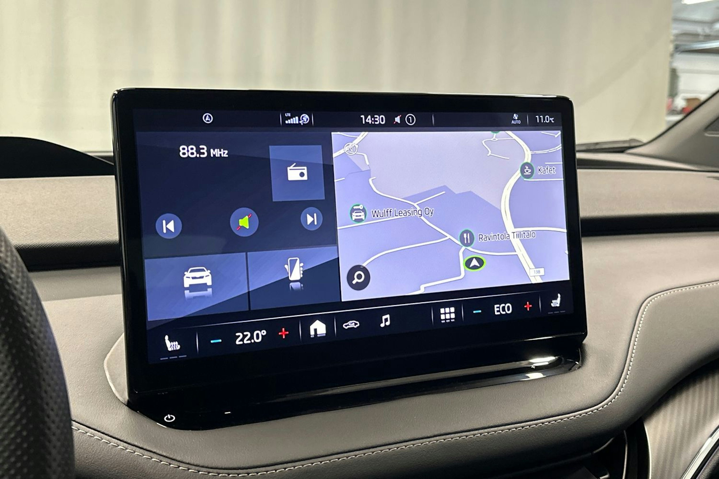 harmaa Skoda Enyaq 2023 kuva 20.