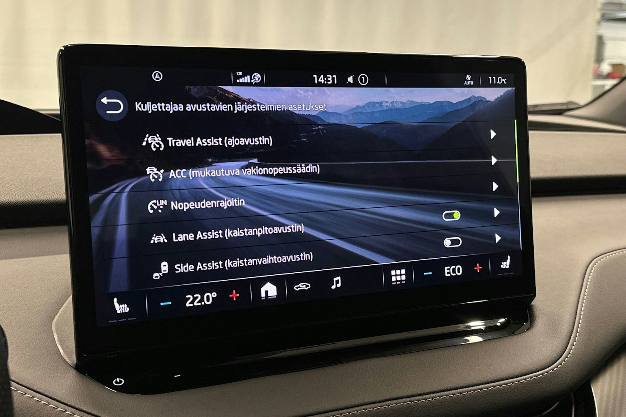 harmaa Skoda Enyaq 2023 kuva 23.