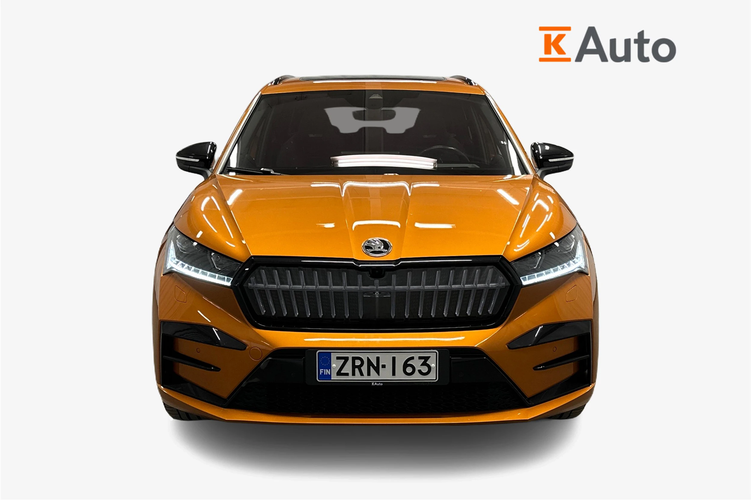 oranssi Skoda Enyaq 2023 kuva 5.