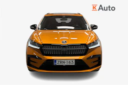 oranssi Skoda Enyaq 2023 kuva 5.