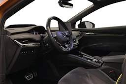 oranssi Skoda Enyaq 2023 kuva 8.