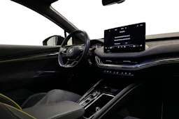 oranssi Skoda Enyaq 2023 kuva 9.