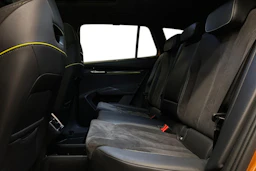 oranssi Skoda Enyaq 2023 kuva 11.