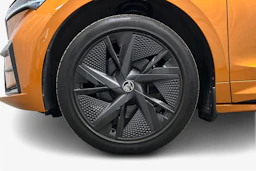 oranssi Skoda Enyaq 2023 kuva 12.