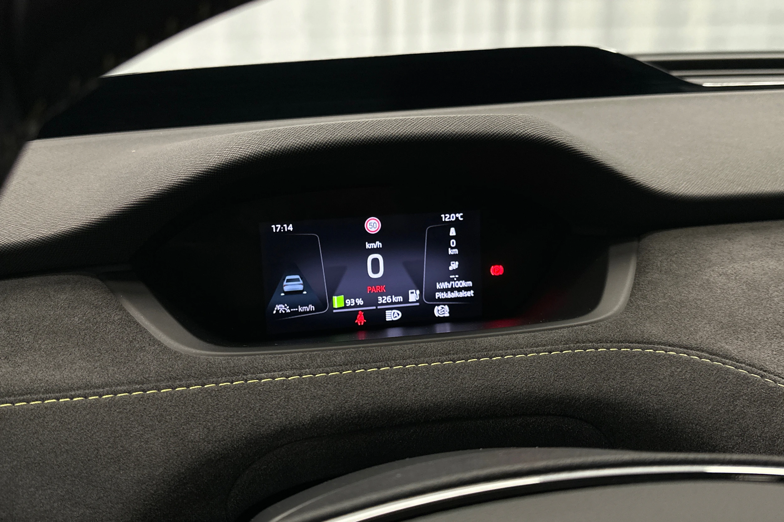 oranssi Skoda Enyaq 2023 kuva 17.