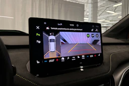 oranssi Skoda Enyaq 2023 kuva 20.