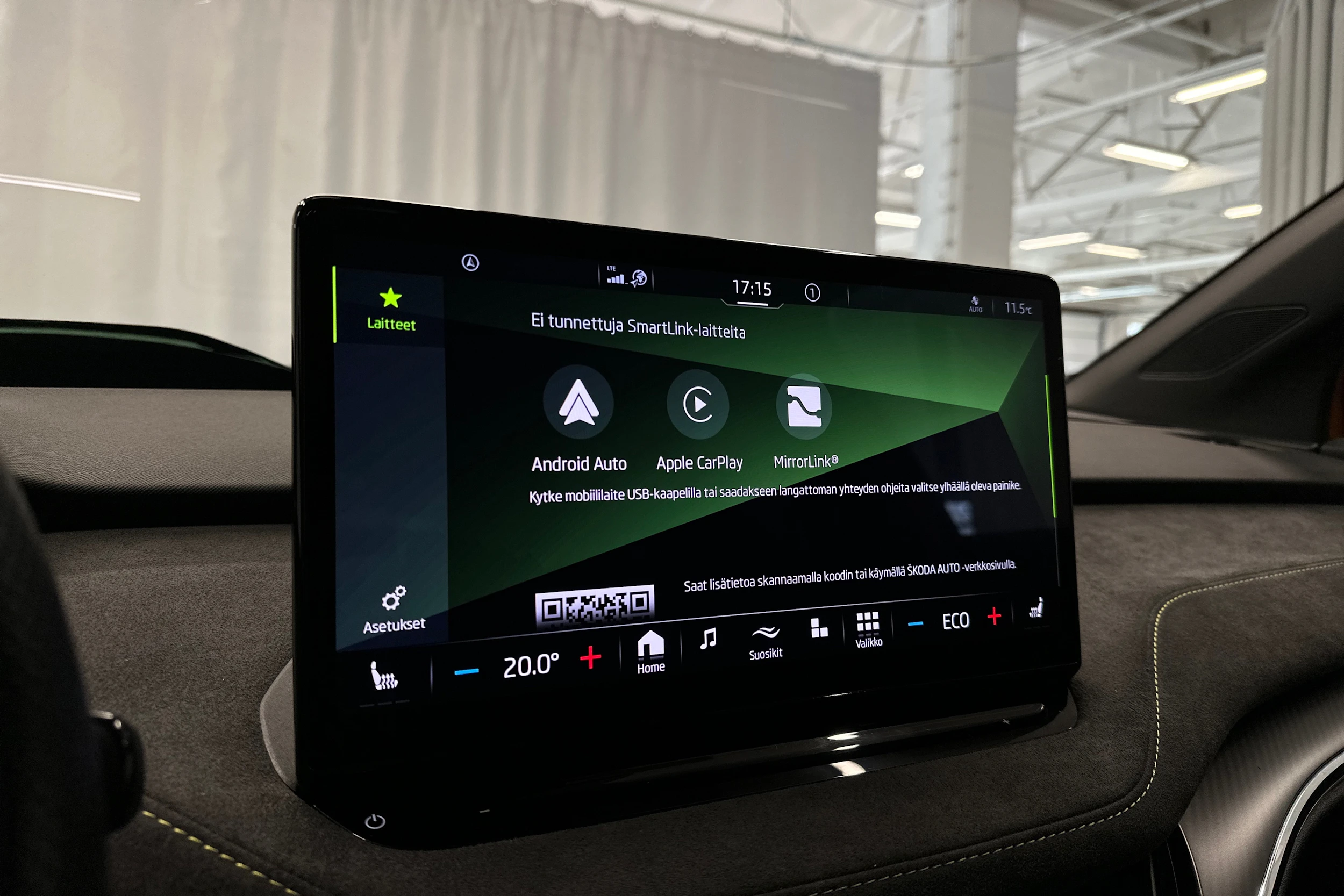 oranssi Skoda Enyaq 2023 kuva 21.