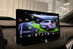 oranssi Skoda Enyaq 2023 kuva 22.