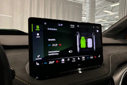 oranssi Skoda Enyaq 2023 kuva 23.