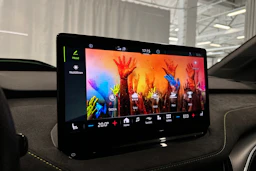 oranssi Skoda Enyaq 2023 kuva 24.