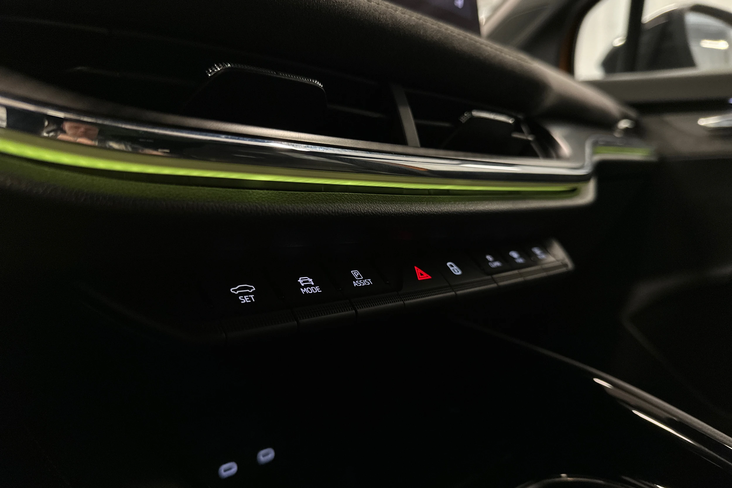 oranssi Skoda Enyaq 2023 kuva 27.