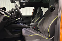 oranssi Skoda Enyaq 2023 kuva 28.